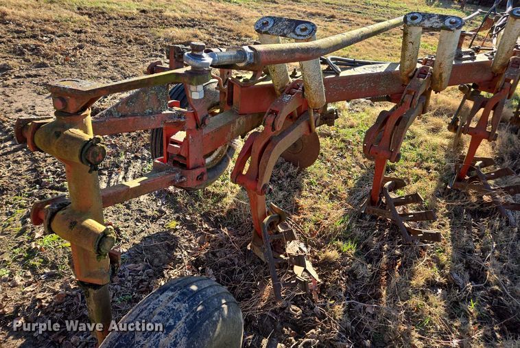 image for item DT4638 Case IH 720 six bottom plow