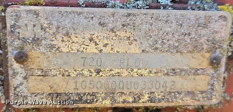 image for item DT4638 Case IH 720 six bottom plow