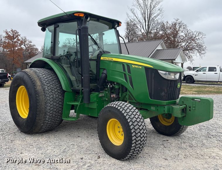 image for item DT4640 2017 John Deere 5090M tractor