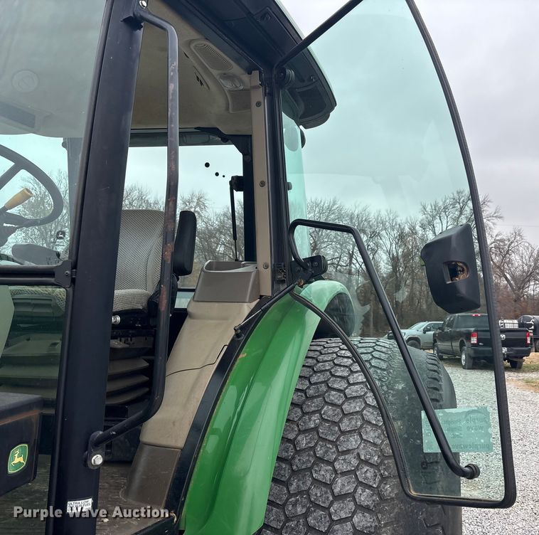 image for item DT4640 2017 John Deere 5090M tractor