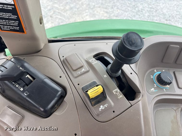 image for item DT4640 2017 John Deere 5090M tractor