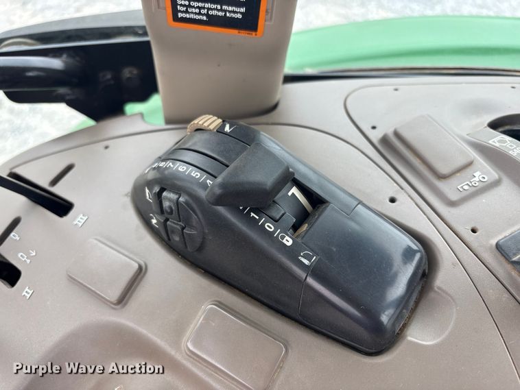 image for item DT4640 2017 John Deere 5090M tractor