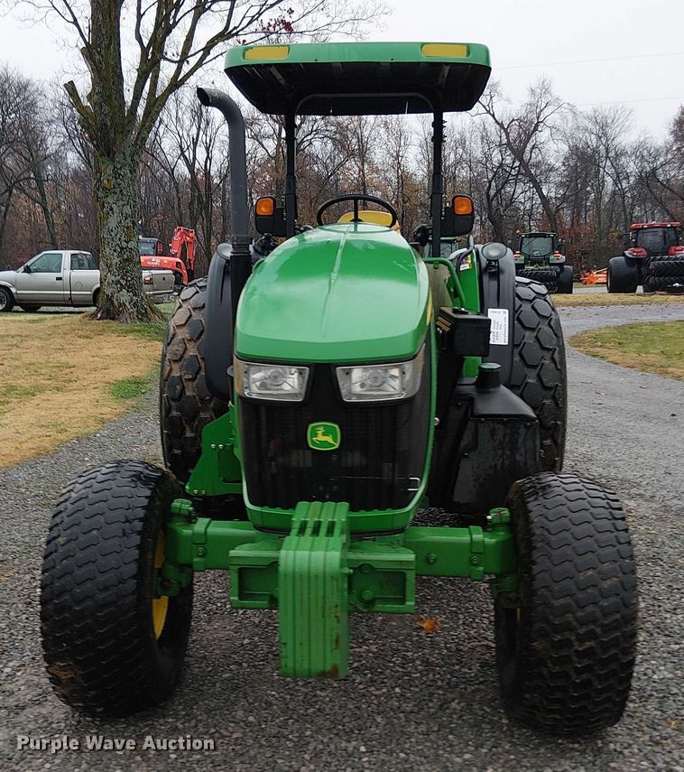 image for item DT4641 2017 John Deere 5090M tractor