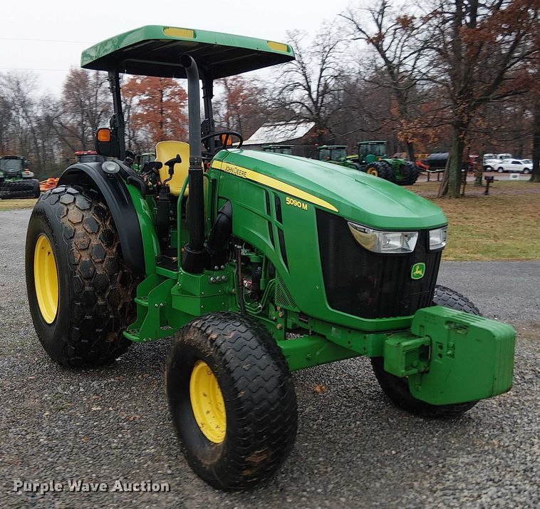 image for item DT4641 2017 John Deere 5090M tractor