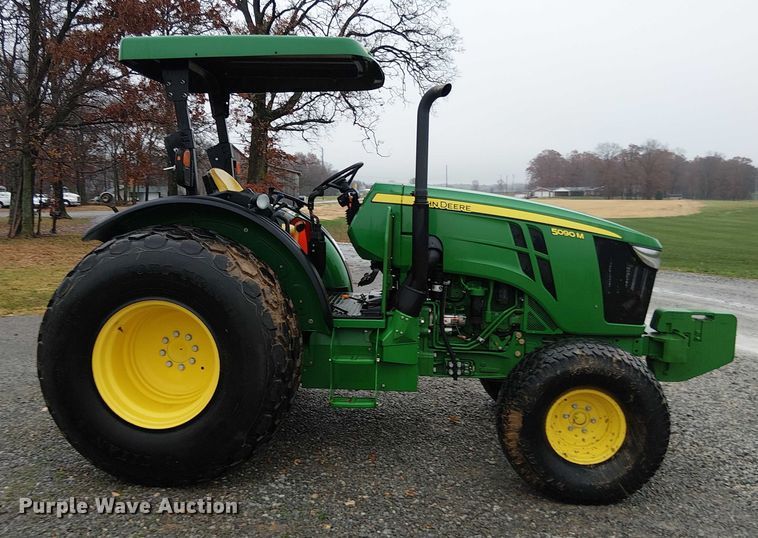 image for item DT4641 2017 John Deere 5090M tractor