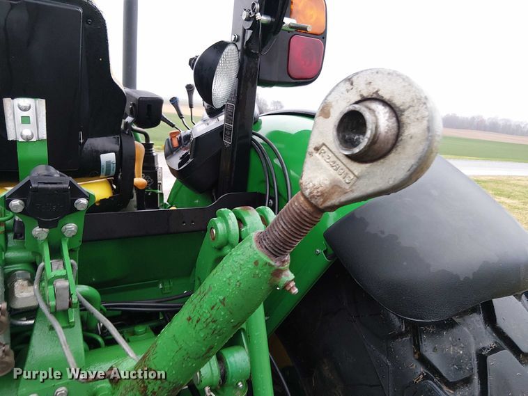 image for item DT4641 2017 John Deere 5090M tractor