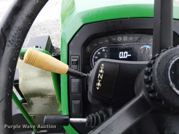 image for item DT4641 2017 John Deere 5090M tractor