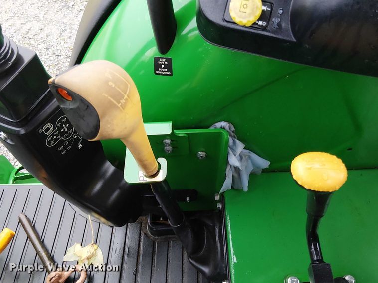 image for item DT4641 2017 John Deere 5090M tractor