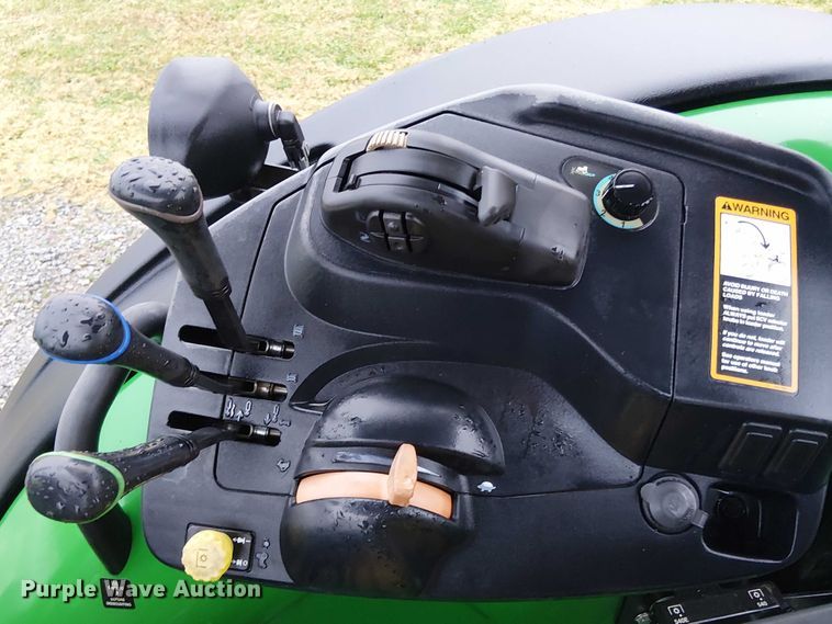 image for item DT4641 2017 John Deere 5090M tractor