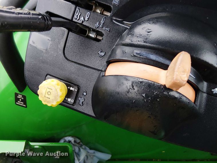 image for item DT4641 2017 John Deere 5090M tractor