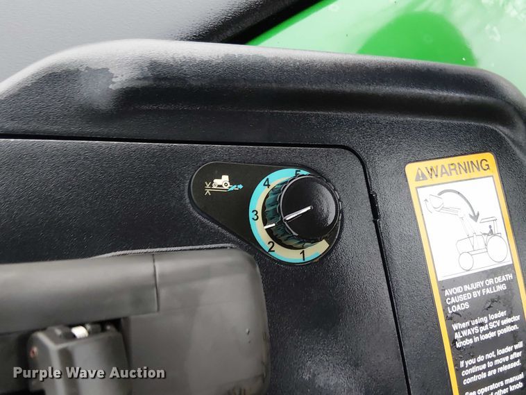 image for item DT4641 2017 John Deere 5090M tractor