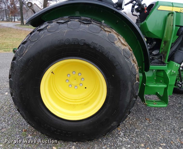 image for item DT4641 2017 John Deere 5090M tractor