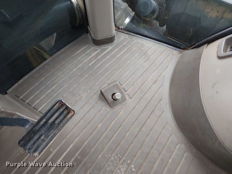 image for item DT4643 2013 John Deere 9460R 4WD tractor