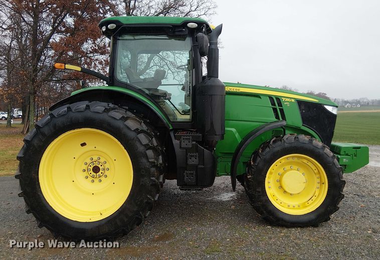 image for item DT4645 2016 John Deere 7210R MFWD tractor