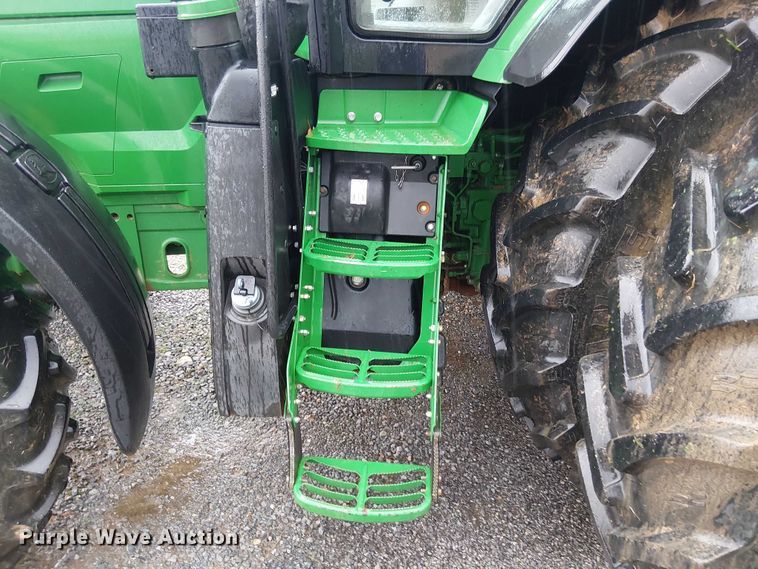 image for item DT4645 2016 John Deere 7210R MFWD tractor