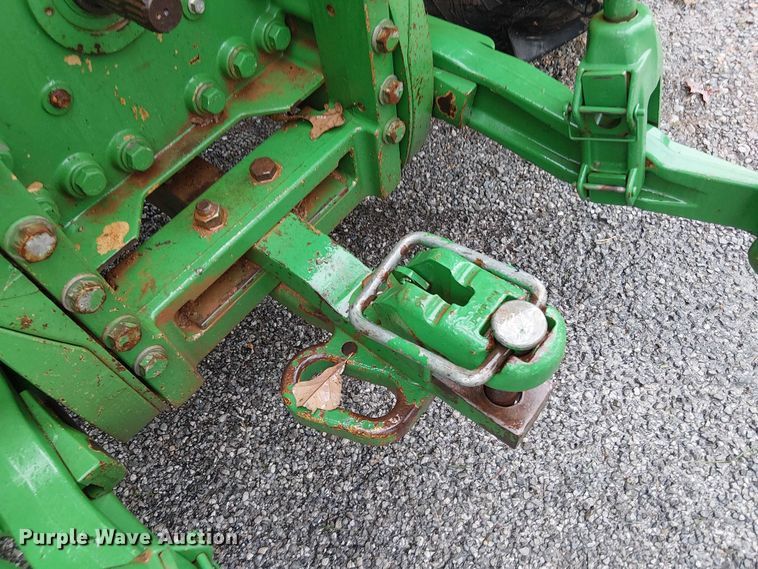image for item DT4645 2016 John Deere 7210R MFWD tractor