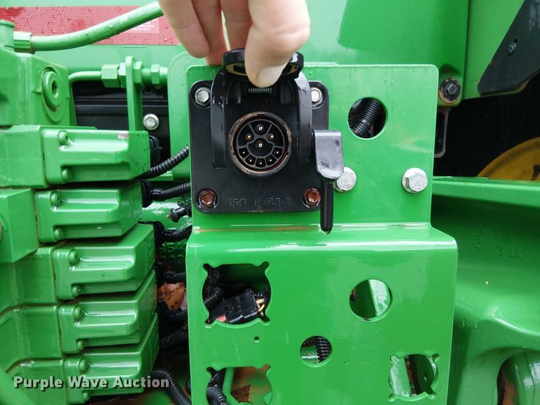 image for item DT4645 2016 John Deere 7210R MFWD tractor