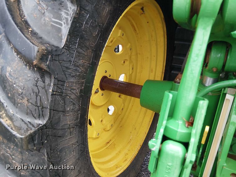 image for item DT4645 2016 John Deere 7210R MFWD tractor