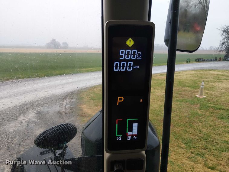 image for item DT4645 2016 John Deere 7210R MFWD tractor