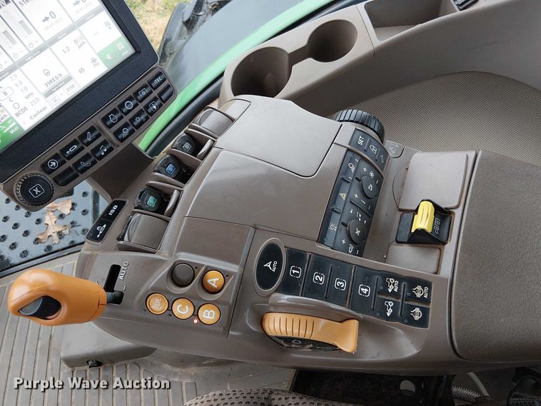 image for item DT4645 2016 John Deere 7210R MFWD tractor