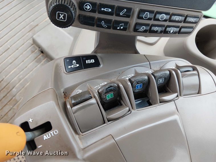 image for item DT4645 2016 John Deere 7210R MFWD tractor