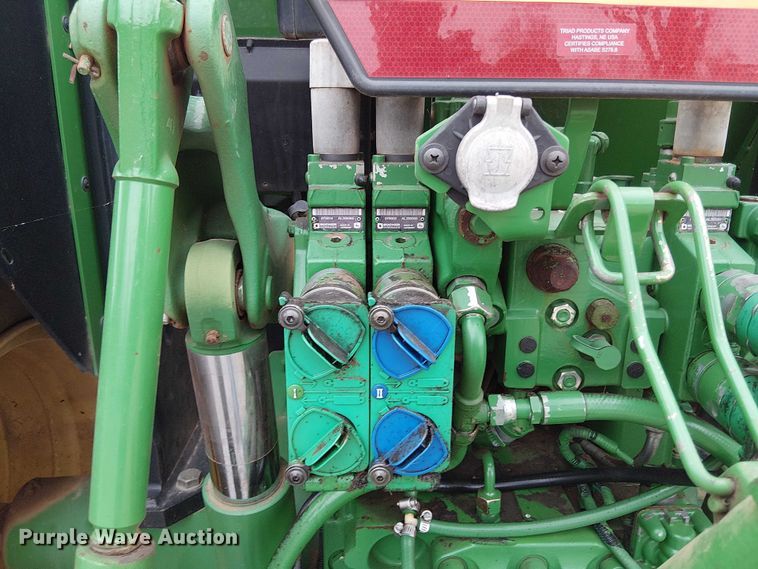 image for item DT4647 2015 John Deere 6105M tractor