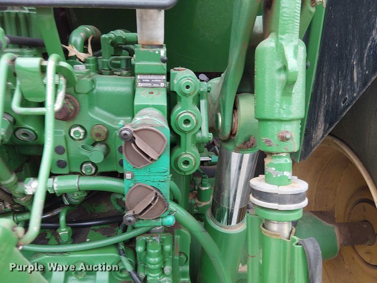 image for item DT4647 2015 John Deere 6105M tractor