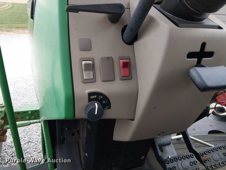 image for item DT4647 2015 John Deere 6105M tractor