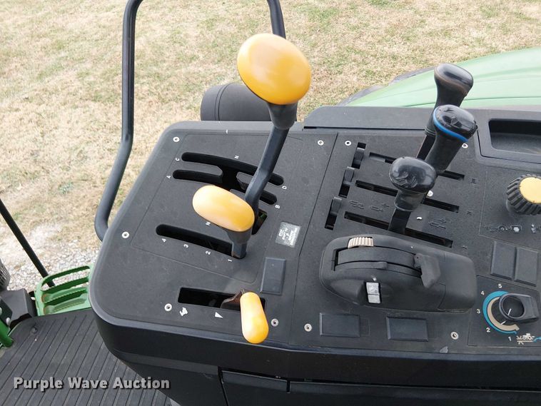 image for item DT4647 2015 John Deere 6105M tractor