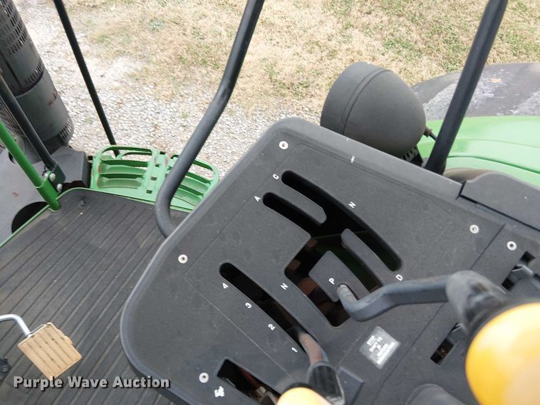 image for item DT4647 2015 John Deere 6105M tractor