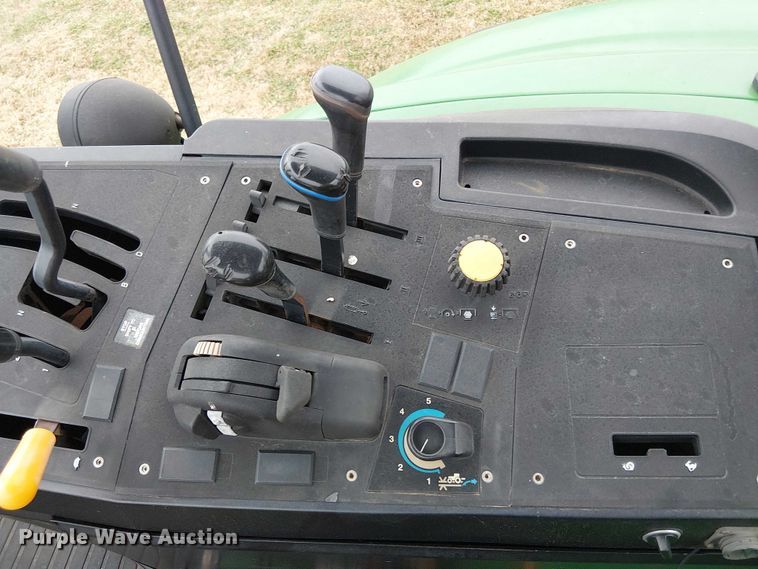 image for item DT4647 2015 John Deere 6105M tractor