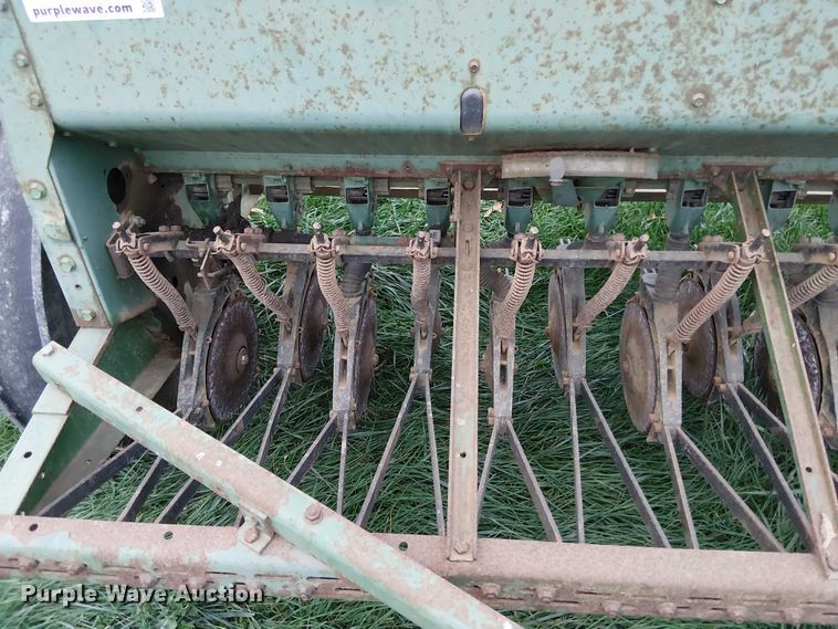 image for item DT4657 John Deere 8300 grain drill