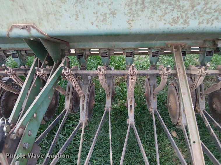 image for item DT4657 John Deere 8300 grain drill