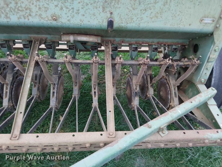 image for item DT4657 John Deere 8300 grain drill