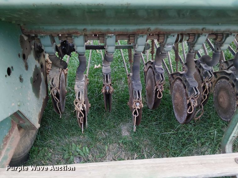 image for item DT4657 John Deere 8300 grain drill