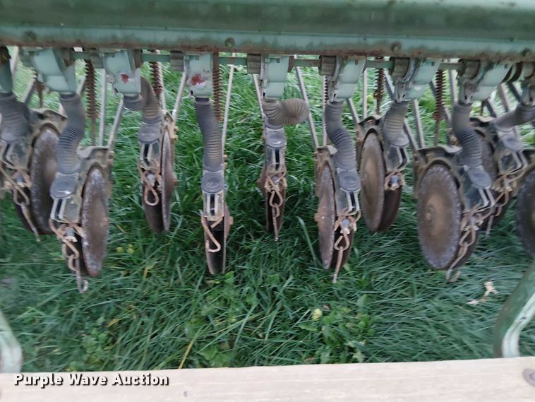 image for item DT4657 John Deere 8300 grain drill