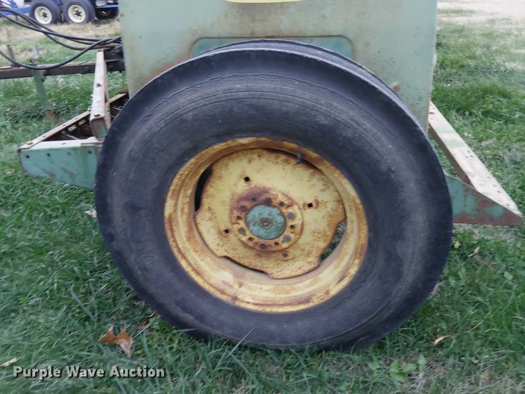 image for item DT4657 John Deere 8300 grain drill