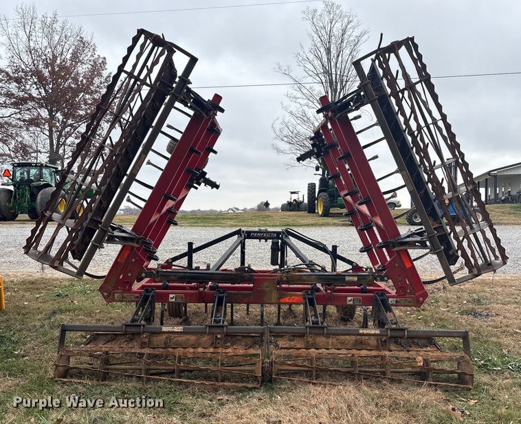 image for item DT4662 Unverferth Perfecta field cultivator field cultivator
