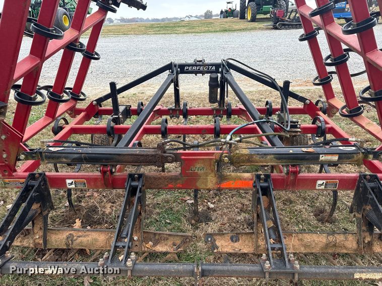 image for item DT4662 Unverferth Perfecta field cultivator field cultivator