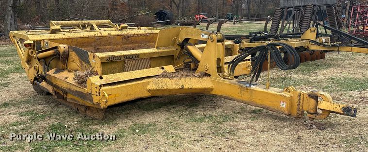 image for item DT4663 2002 John Deere 1312C scraper