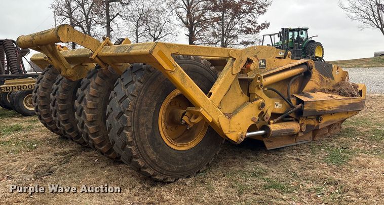 image for item DT4663 2002 John Deere 1312C scraper