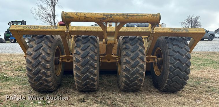 image for item DT4663 2002 John Deere 1312C scraper