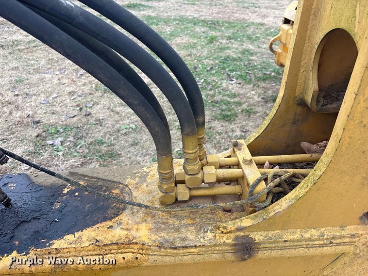 image for item DT4663 2002 John Deere 1312C scraper