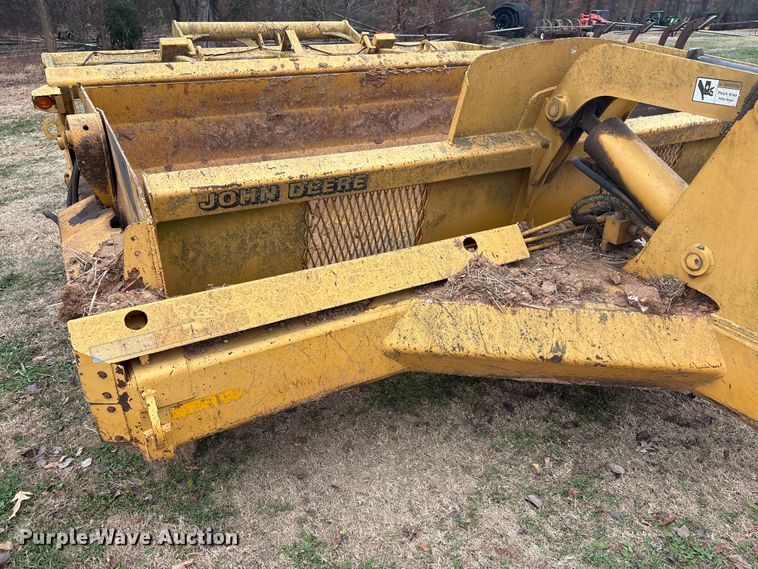 image for item DT4663 2002 John Deere 1312C scraper