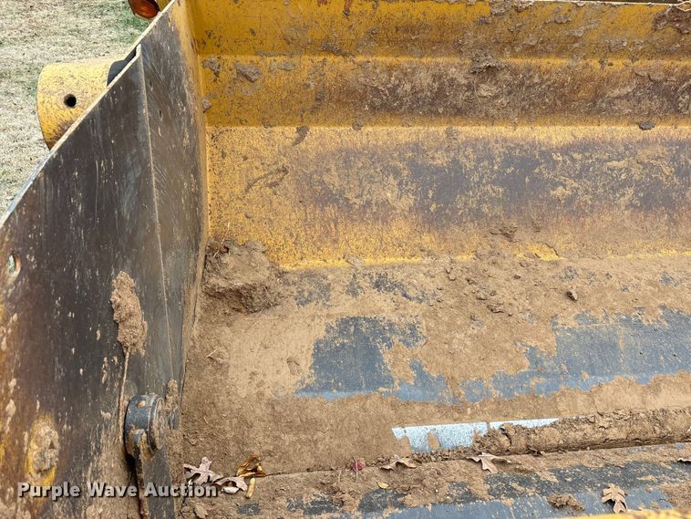 image for item DT4663 2002 John Deere 1312C scraper