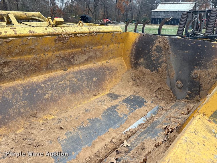 image for item DT4663 2002 John Deere 1312C scraper