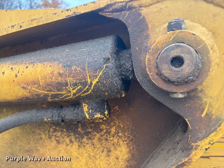 image for item DT4663 2002 John Deere 1312C scraper