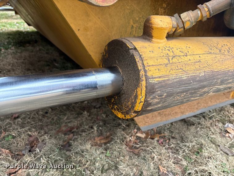 image for item DT4663 2002 John Deere 1312C scraper