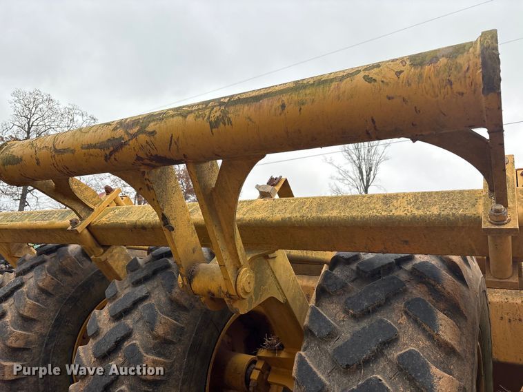 image for item DT4663 2002 John Deere 1312C scraper