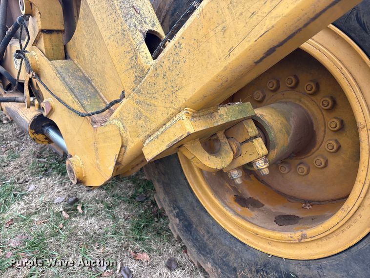 image for item DT4663 2002 John Deere 1312C scraper